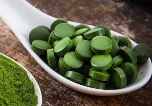 ¿cuántos gramos de proteína tiene una cucharada de espirulina?